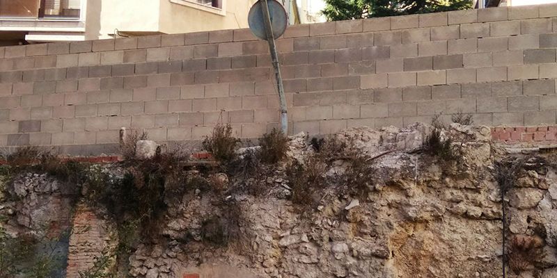 El PSOE critica la “invasión” del acerado en la calle Calderón de la Barca de Cuenca