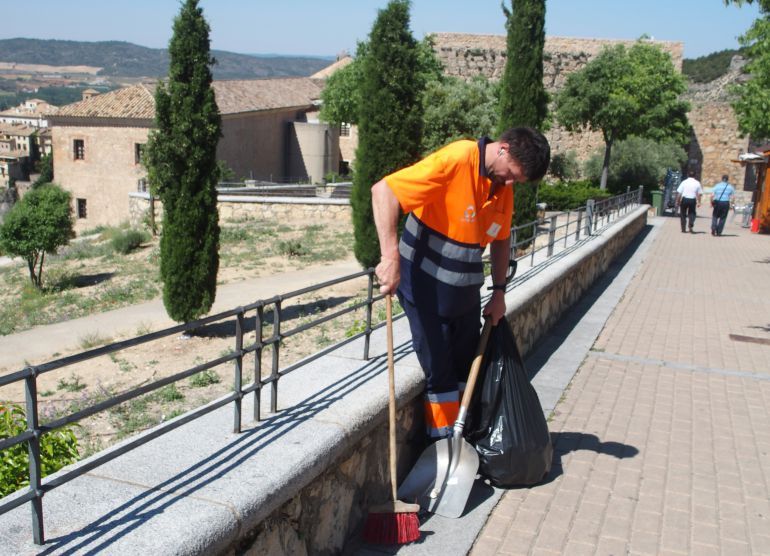 El Ayuntamiento de Cuenca da el visto bueno a la continuidad del actual contrato para el mantenimiento de parques y jardines mientras se formaliza el nuevo 3 García Hidalgo recuerda que la ‘remunicipalización’ del servicio de limpieza de parques y jardines es inviable