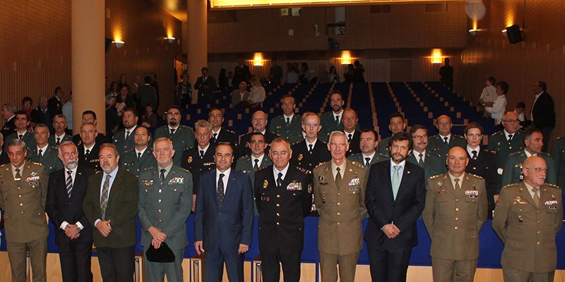 Gregorio entrega 31 condecoraciones de la Orden del Mérito Civil a Policía Nacional y Guardia Civil “por su constancia ejemplar en el cumplimiento de la legalidad”