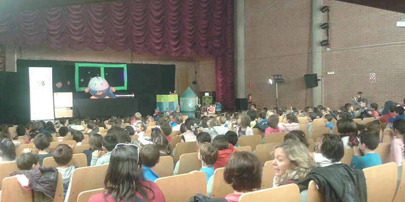 isabel-nogueroles-asiste-a-la-representacion-de-el-viaje-de-ferru