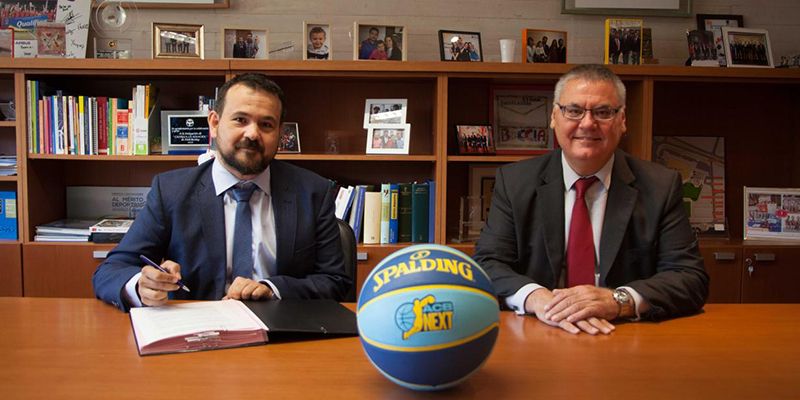 junta-y-acb-firman-un-acuerdo-para-llevar-el-programa-acbnext-valores-a-los-colegios-de-la-region