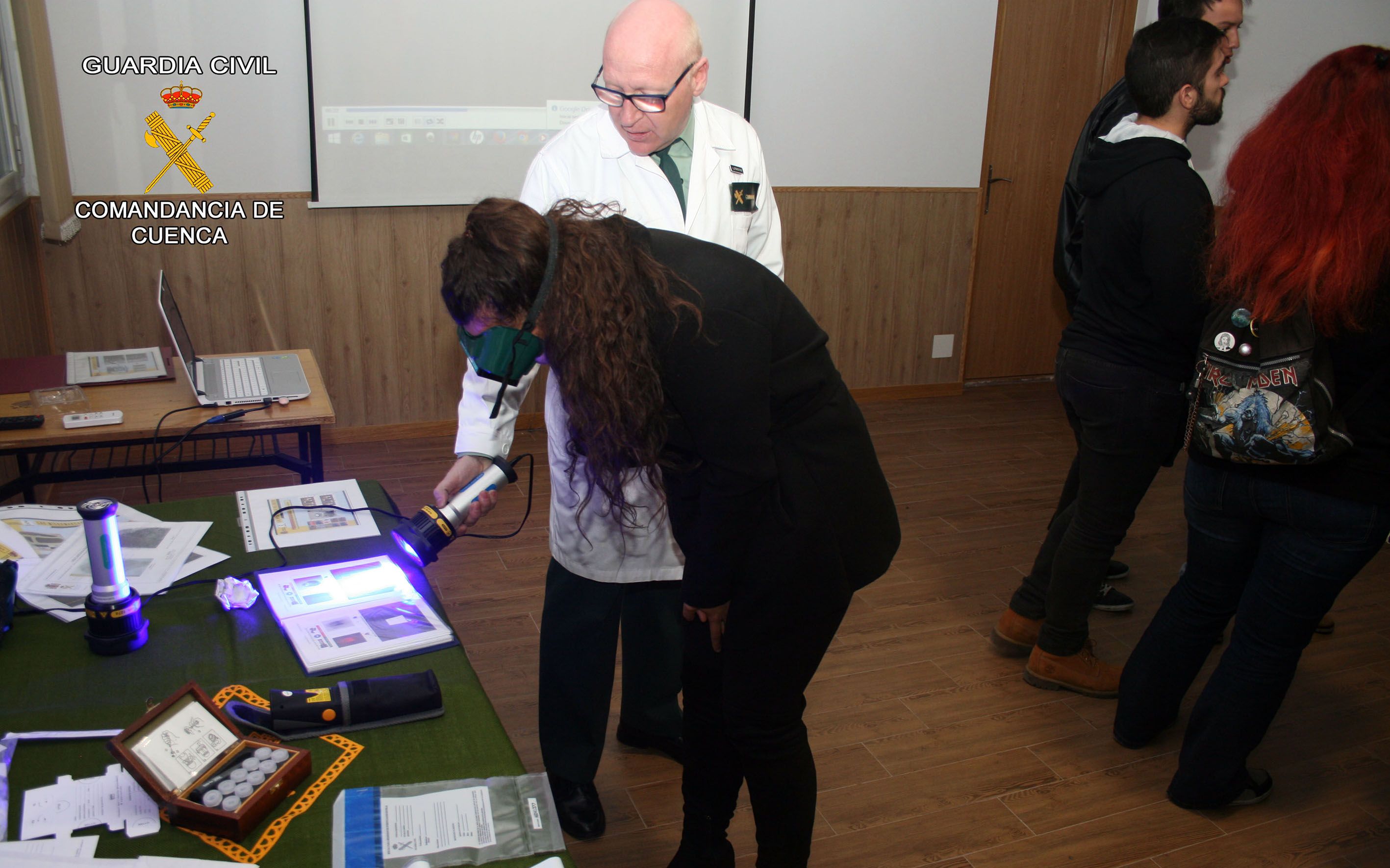 La Guardia Civil de Cuenca recibe la visita de alumnos universitarios
