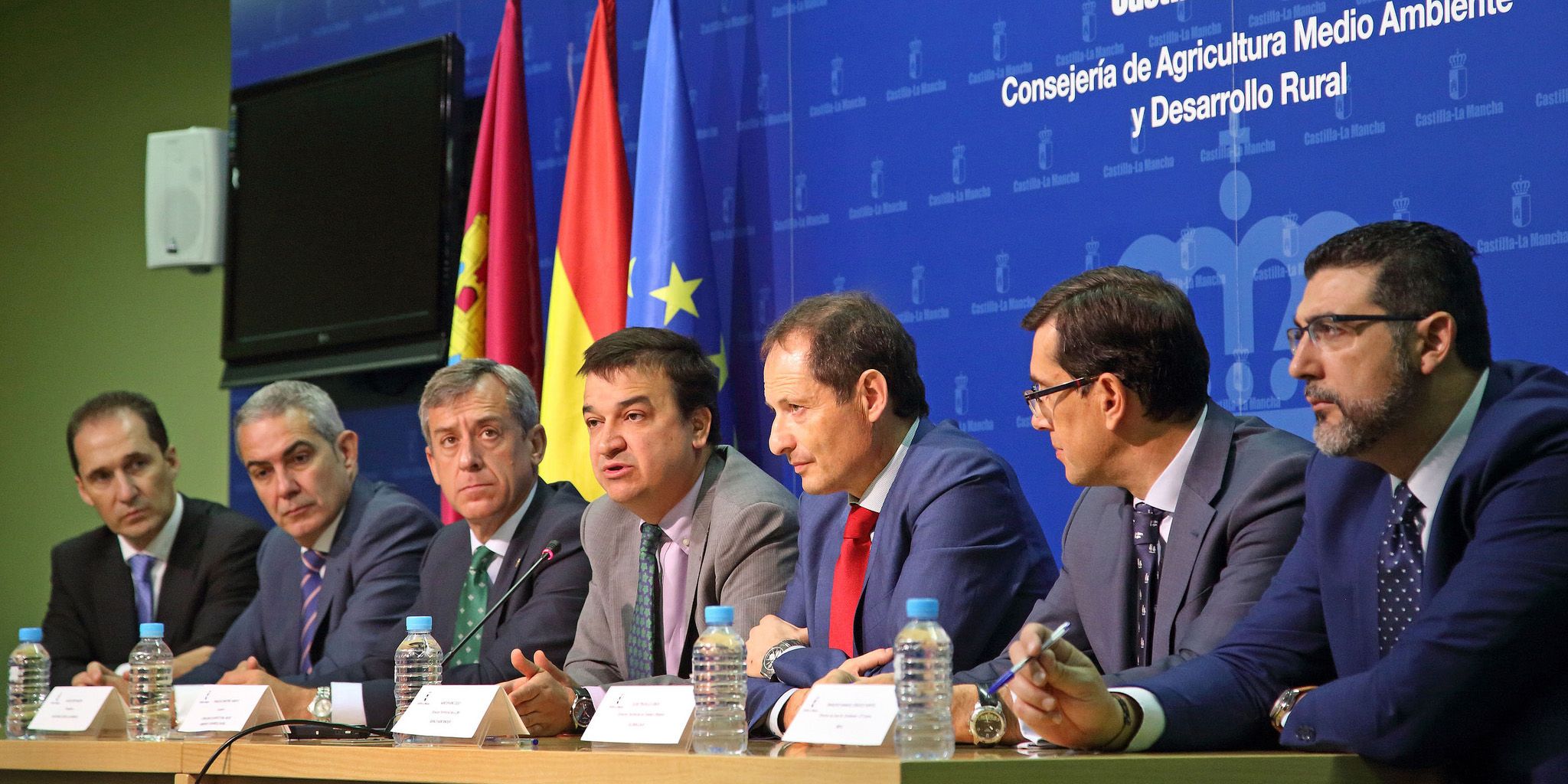 La Junta firma un protocolo que posibilitará una financiación preferente para los agricultores profesionales