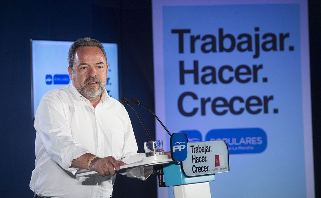 Labrador espera que Page "pida perdón al Rey por tener en su Gobierno a Podemos, que insulta y desprecia a la monarquía"