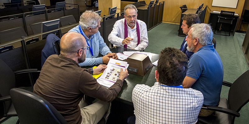 Los ribereños se reúnen con el Grupo Parlamentario Unidos Podemos-En Comú Podem-En Marea para explicarles sus reivindicaciones