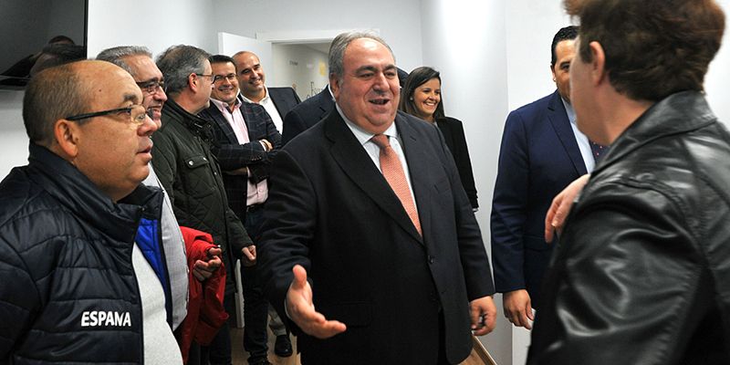 Tirado lamenta que, cuando Page engaña con los presupuestos, no hace daño al PP, sino a todos los castellano-manchegos