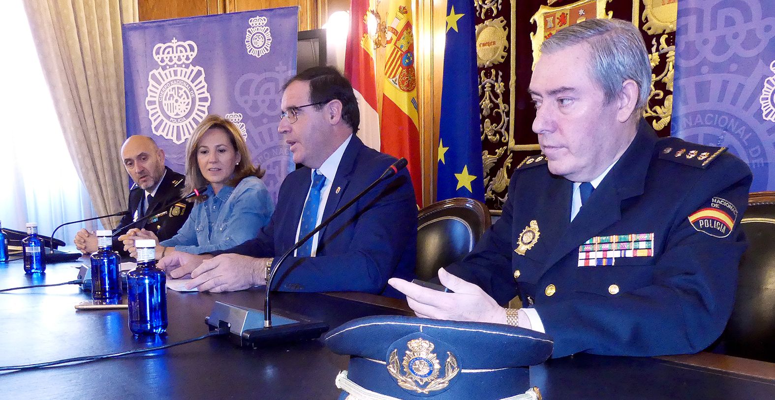 Una exposición en Diputación de Cuenca rinde homenaje a los 188 policías nacionales víctimas de atentados terroristas