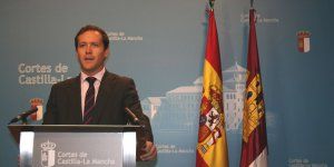 velazquez-denuncia-que-no-se-va-a-contratar-a-mas-profesionales-de-la-sanidad-pero-si-se-dispara-el-gasto-en-mas-asesores