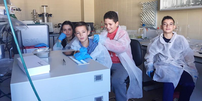 Alumnos de Primaria y Secundaria defienden en la Escuela de Almadén sus investigaciones sobre el mercurio
