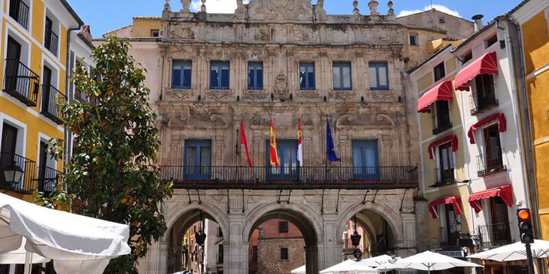 Ángel Mariscal declara un día de luto oficial por el fallecimiento de los tres jóvenes en el accidente de la CM-210