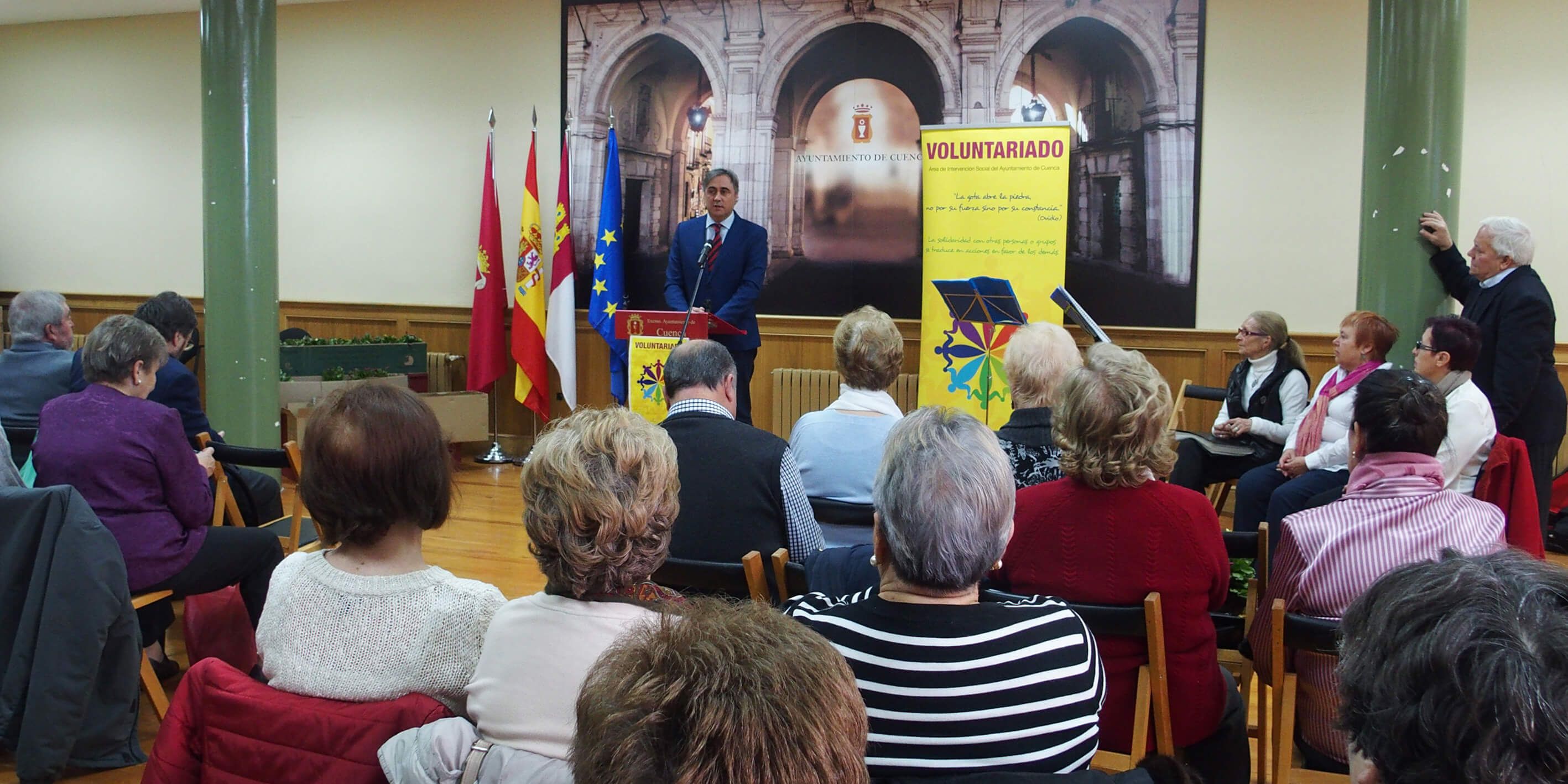 El Ayuntamiento de Cuenca rinde homenaje a 43 voluntarios por su trabajo en el Día Internacional del Voluntariado