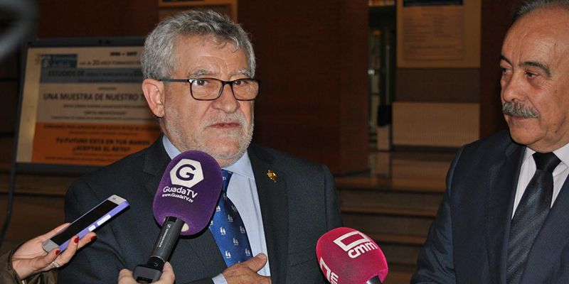 El Gobierno regional confía en que mañana se alcance el acuerdo definitivo para la firma del nuevo pacto de interinos docentes