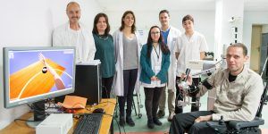 El Hospital Nacional de Parapléjicos estudia la efectividad de un exoesqueleto con realidad virtual para rehabilitar el miembro superior