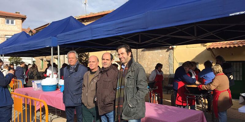 El vicepresidente tercero de la Diputación de Guadalajara asiste a la tradicional Fiesta de la Matanza de Henche