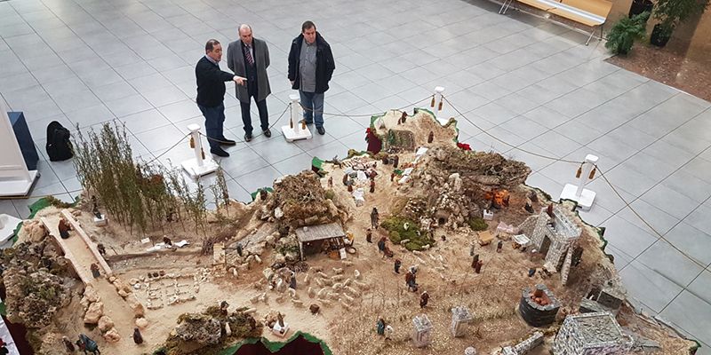 La Diputación instala en el Centro San José el original Belén sobre un mapa de la provincia de Guadalajara