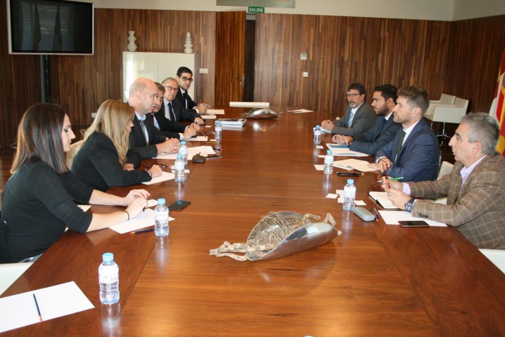 La Junta expone a una delegación de empresarios daneses la política de gestión del agua en Castilla-La Mancha a través de la Agencia del Agua 2 La Junta expone a una delegación de empresarios daneses la política de gestión del agua en Castilla-La Mancha a través de la Agencia del Agua