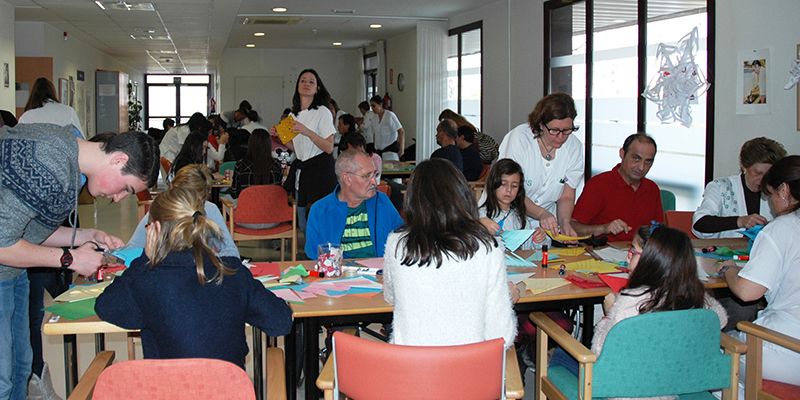 Pacientes y trabajadores de la Unidad de Daño Cerebral y sus familiares celebran la Navidad en su V Encuentro Intergeneracional