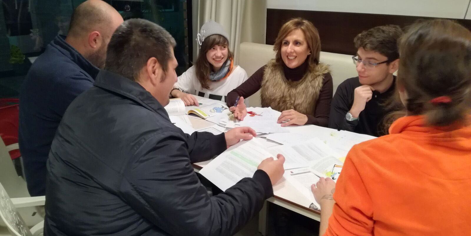 La diputada provincial Yolanda Ramírez recoge las sugerencias de los jóvenes de La Campiña en materia de medioambiente