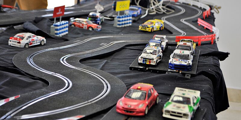 Una veintena de corredores disfrutan como niños en el I Campeonato de Rally Slot ‘Estrella de Yebes’