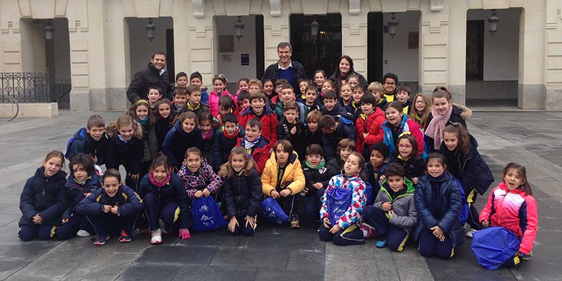 Alumnos del colegio Salesianos visitan el Ayuntamiento de Guadalajara