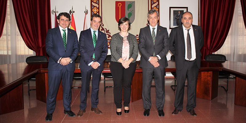 Caja Rural Castilla-La Mancha visita el Ayuntamiento de Camarena