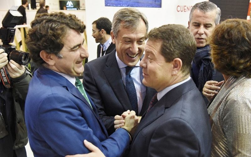 Caja Rural CLM traslada en Fitur su compromiso con el sector turístico regional