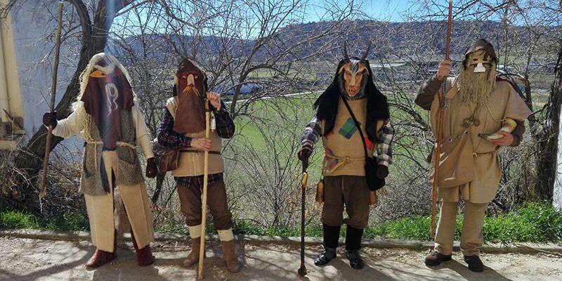 Castejón vuelve a incorporar a su carnaval la tradición de las botargas alcarreñas con una recreación de estos desfiles