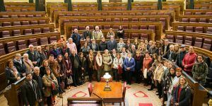 Cerca de 70 vecinos de Casas de Haro visitan el Congreso de los Diputados y el Senado acompañados de Jareño