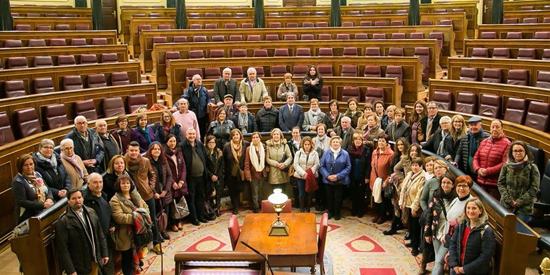 Cerca de 70 vecinos de Casas de Haro visitan el Congreso de los Diputados y el Senado acompañados de Jareño