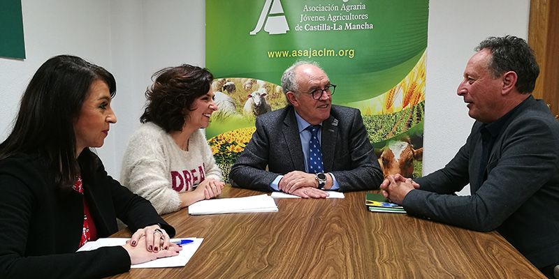 Ciudadanos y ASAJA C-LM se reúnen buscar soluciones a los problemas del sector de los frutos secos