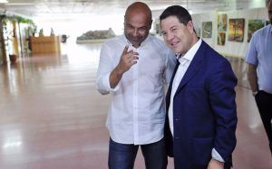 El PP denuncia que Page es cínico y mentiroso por hablar de España mientras mantiene a su vicepresidente de Podemos