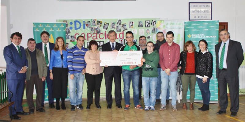 Fundación Caja Rural CLM entrega una ayuda ‘Workin’ de 6.000 € a Asprodiq por su labor de inserción laboral de personas con discapacidad