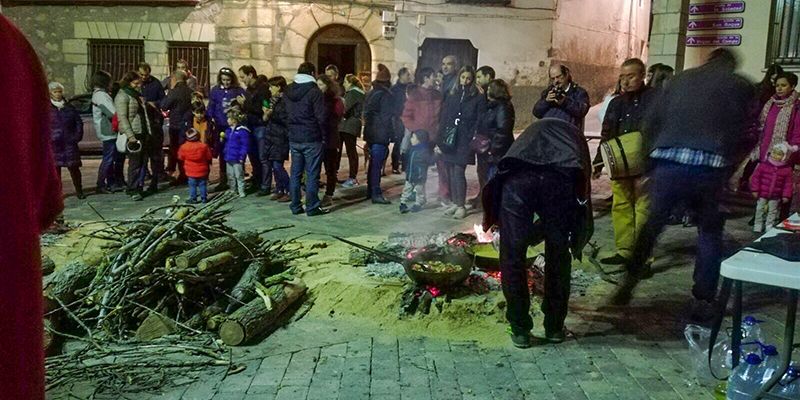 Los Reyes Magos despidieron en Trillo, bajo la lluvia, una Navidad repleta de música y tradición