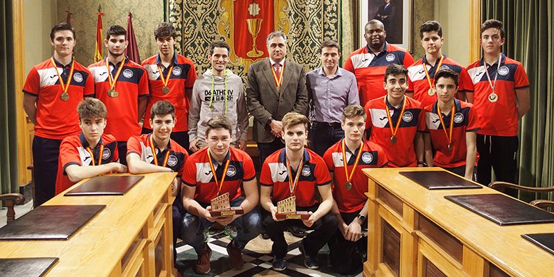 Mariscal felicita al equipo cadete que quedó campeón de la Copa de España de voleibol disputada en Guadalajara