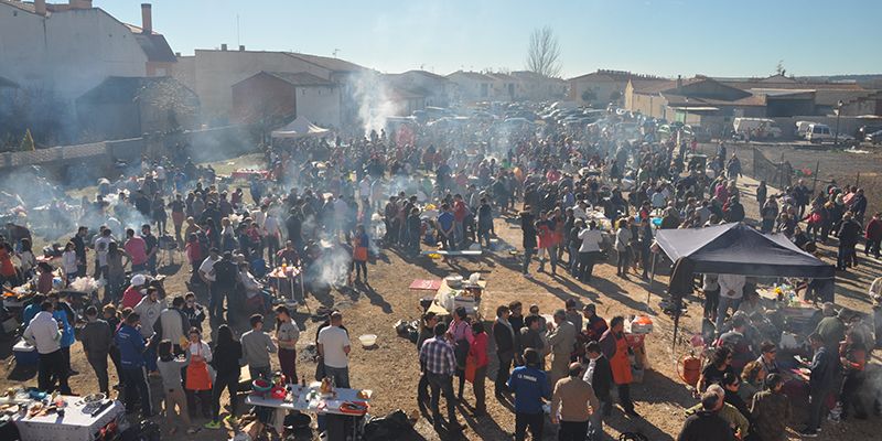 Mil personas se “Hermanan” en Yunquera de Henares es su 4ª Fiesta de la Patata