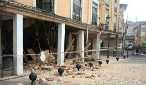 Rescatadas dos mujeres de una casa de Tarancón tras derrumbarse la fachada