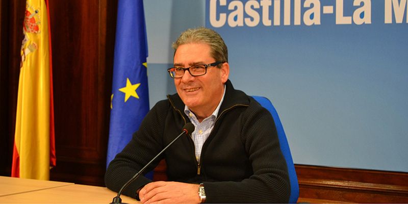 Santos López anima a los ganaderos de Guadalajara a que pongan en marcha medidas preventivas destinadas a evitar los ataques de lobo