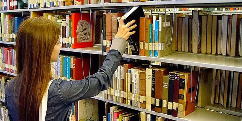 Yebes convoca el Plan Local de Empleo 2017 para dos plazas de peón y una de ayudante de biblioteca