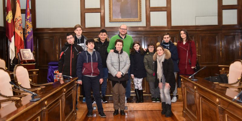 Alumnos del Liceo Caracense visitan la Diputación Provincial