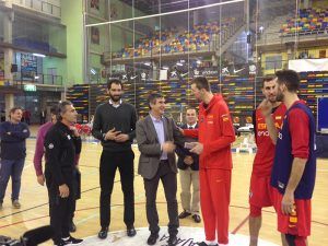 Antonio Román visita a los jugadores de la selección española de baloncesto concentrados en Guadalajara de cara a sus encuentros frente a Bielorrusia y Montenegro
