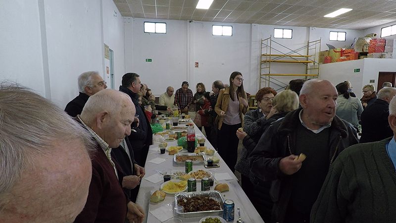 Vicente Reyes. En la Fiesta de la Iglesia, en Chillarón, nos daban un puñao de alcahuetes y un vaso de vino mientras que los pudientes se comían un cordero