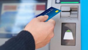 Detienen a un cartero en El Casar por robar (y usar) las tarjetas de crédito que enviaban por correos