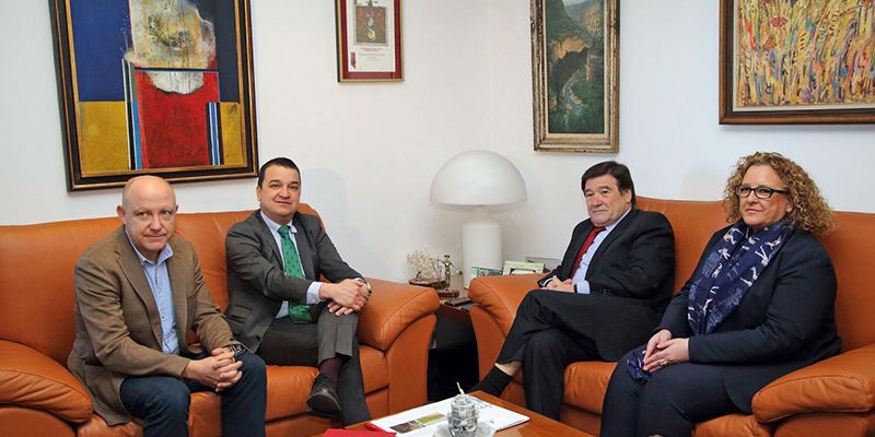 El Gobierno de Castilla-La Mancha y la Asociación de Destiladores se unen para garantizar la trazabilidad en el alcohol vínico