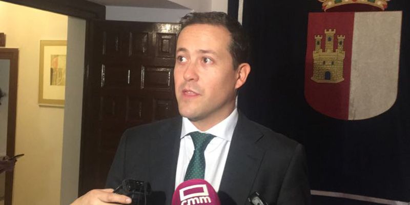 El PP denuncia que Page siga poniendo excusas por el escándalo de ginecólogos sin homologar y no busque soluciones