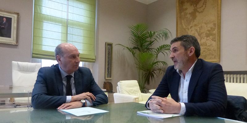 José Manuel Latre mantiene una reunión de trabajo con el vicepresidente de la Federación de Autónomos (ATA)