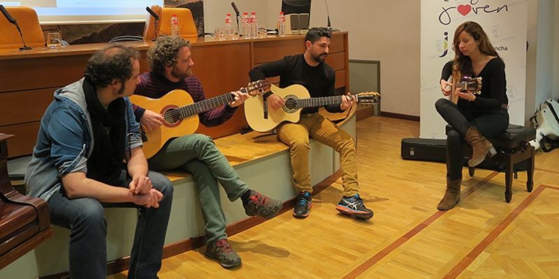 La Biblioteca pública de Guadalajara participa en el ‘Certamen de Micros Abiertos’ organizado por el Gobierno regional dentro del II Encuentro de Canción de Autor