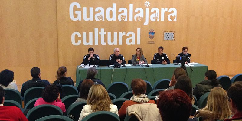 La Policía Local presenta a los centros escolares de Guadalajara la nueva figura del Agente Tutor