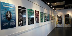 La Sala de Exposiciones de Valdeluz homenajea a las mujeres pioneras que abrieron camino en la ciencia