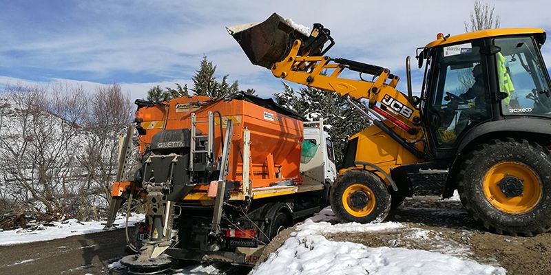 Las máquinas de la Diputación de Guadalajara se centran en la limpieza de carreteras y distribución de sal a ayuntamientos