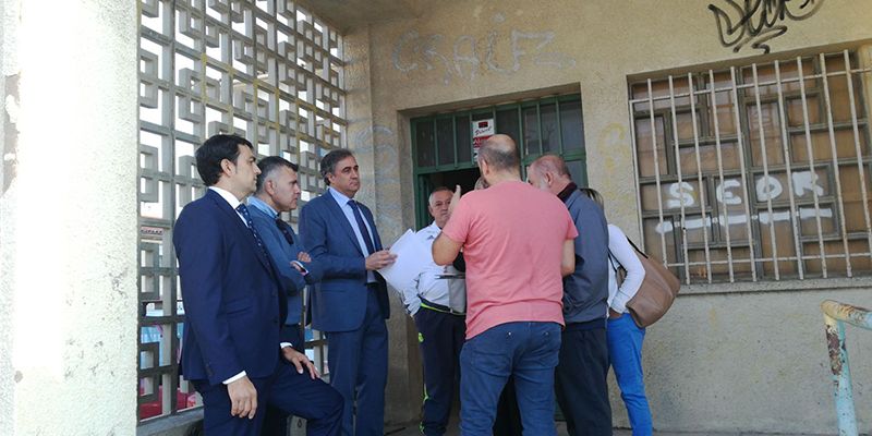 Mariscal reitera el ofrecimiento a la Junta del inmueble del antiguo colegio Astrana Marín para un Centro de Mayores